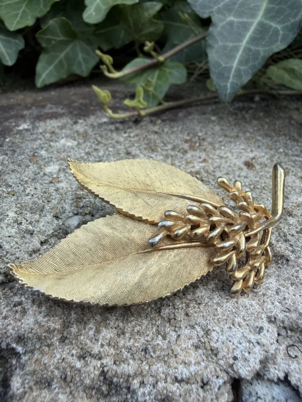 BSK Gold Tone Leaf Wheat Brooch Pin Textured Fall Botanical Mid Century 50s VTG